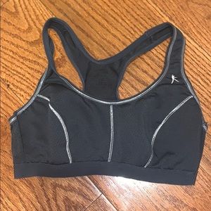 Medium resistance sports bra